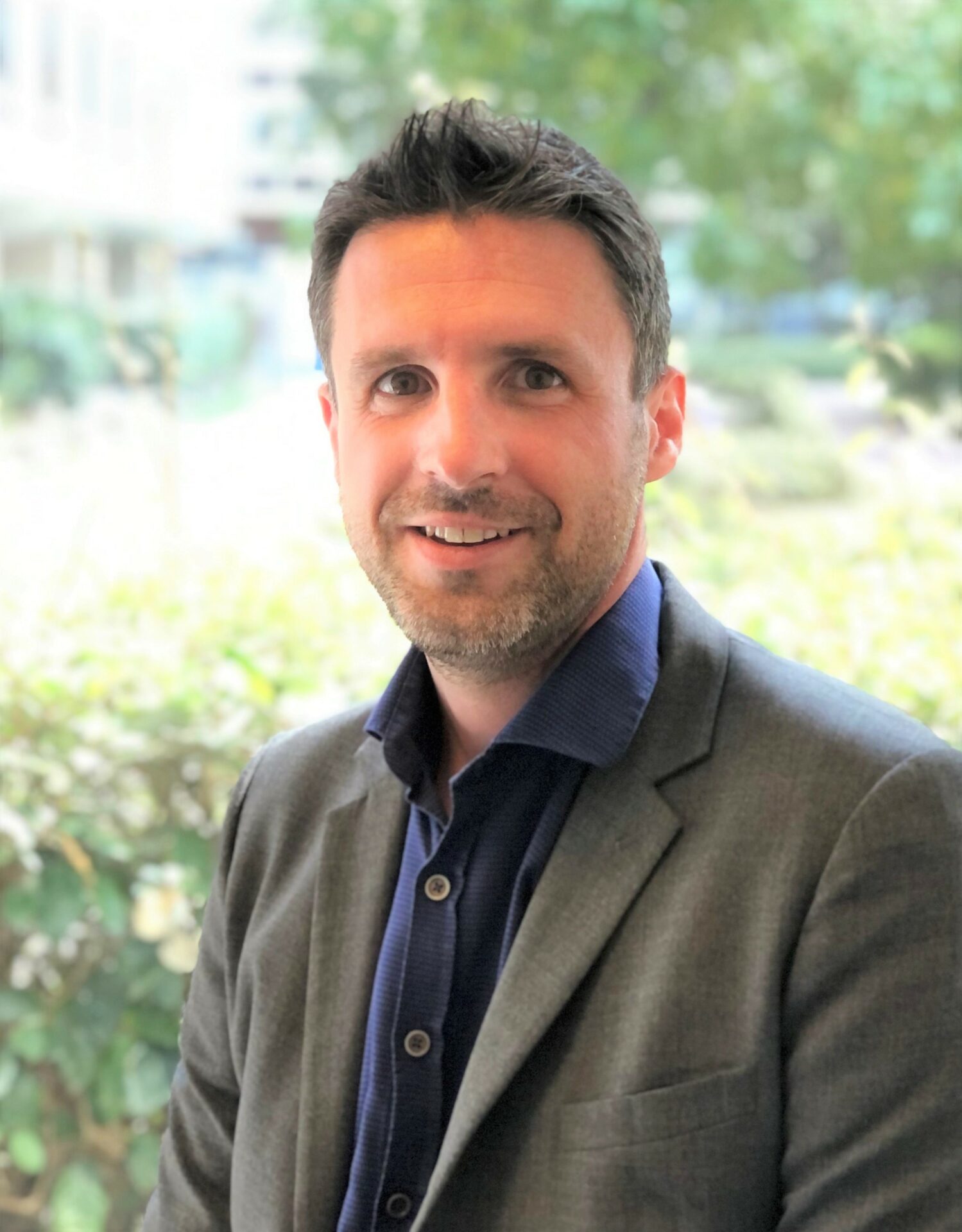 Tom — Agent immobilier d'entreprise